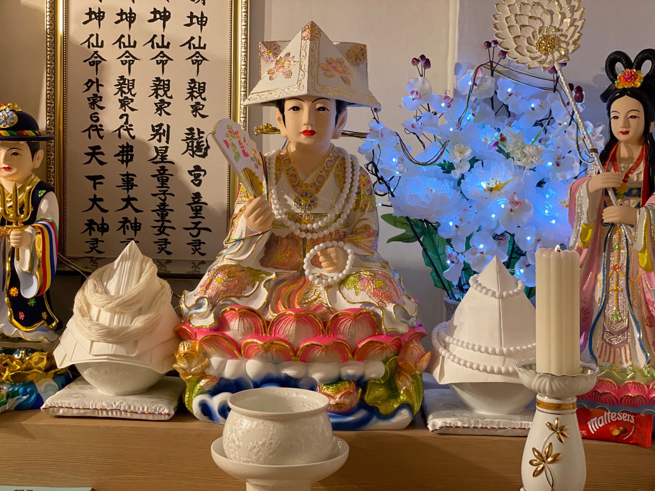 서울 신점 최영장군 신당 내부