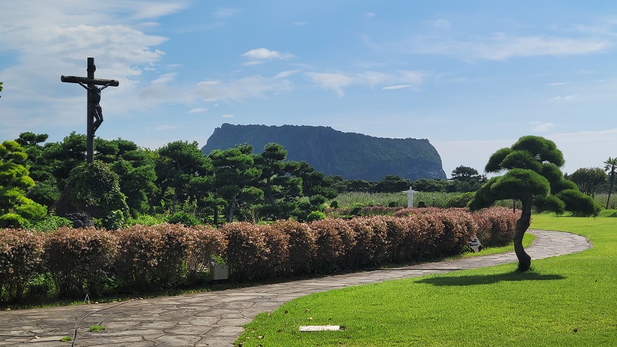 제주 성산포성당 매괴동산, 십자가의 길, 성산일출봉 사진