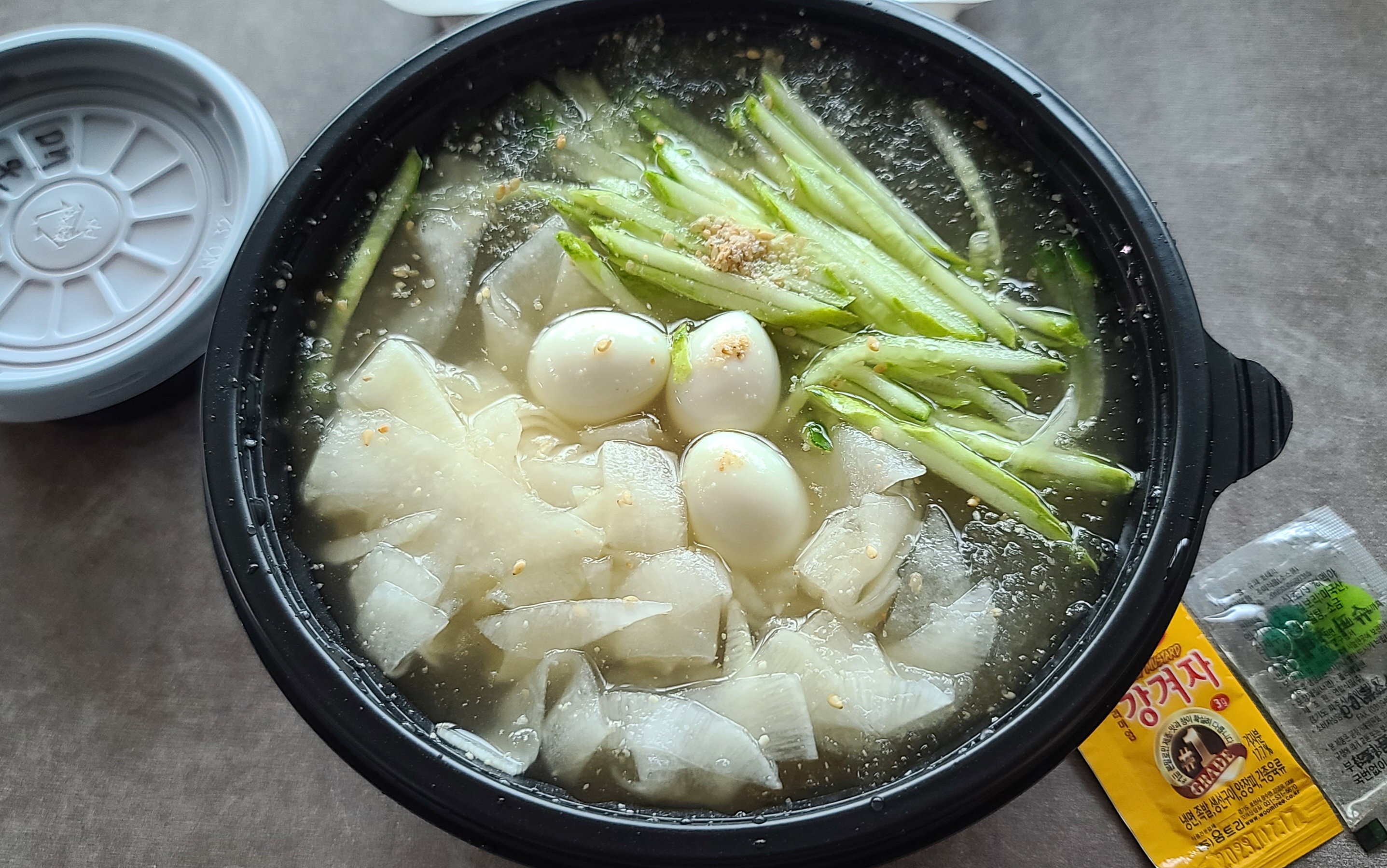 설천 숯불 고기 냉면 점심 식사 배달 맛집 김치왕만두 떡갈비 서비스 매운물냉면