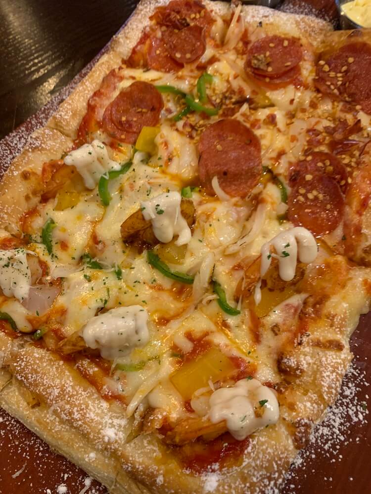 반반피자 가까이 찍은 사진