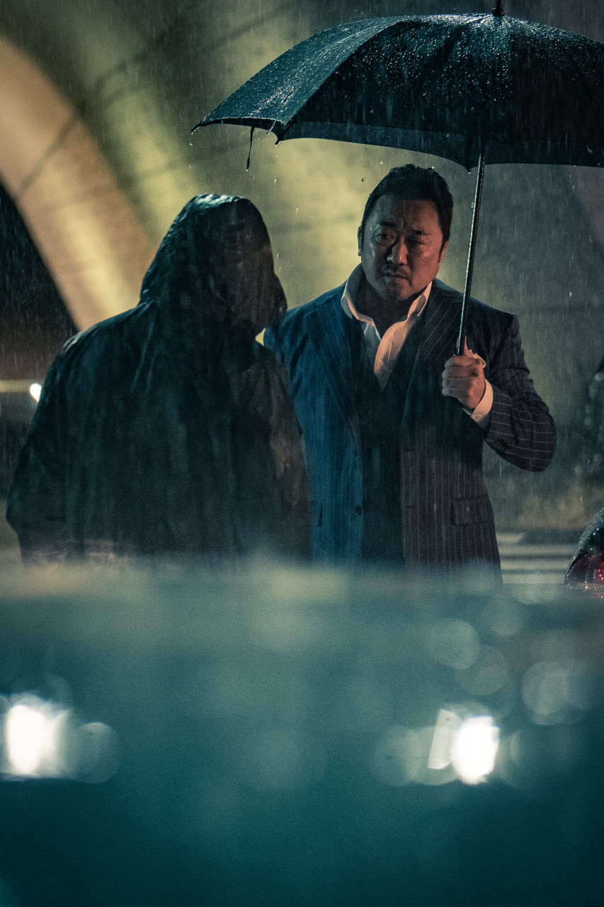 동수를 공격하는 범인