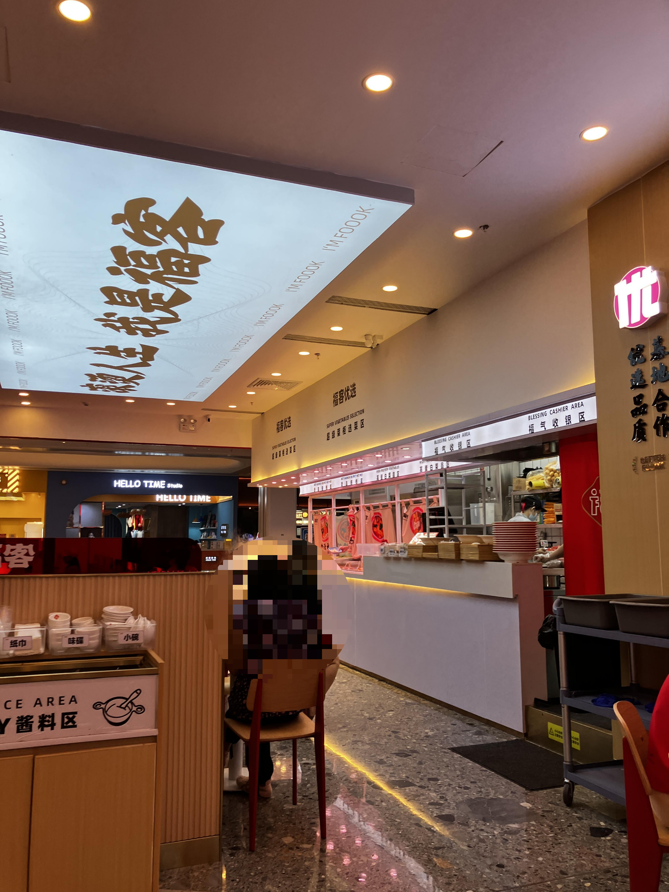 반찬같은것들 간단한 것들과 밥을 가져다 드실 수 있는 곳