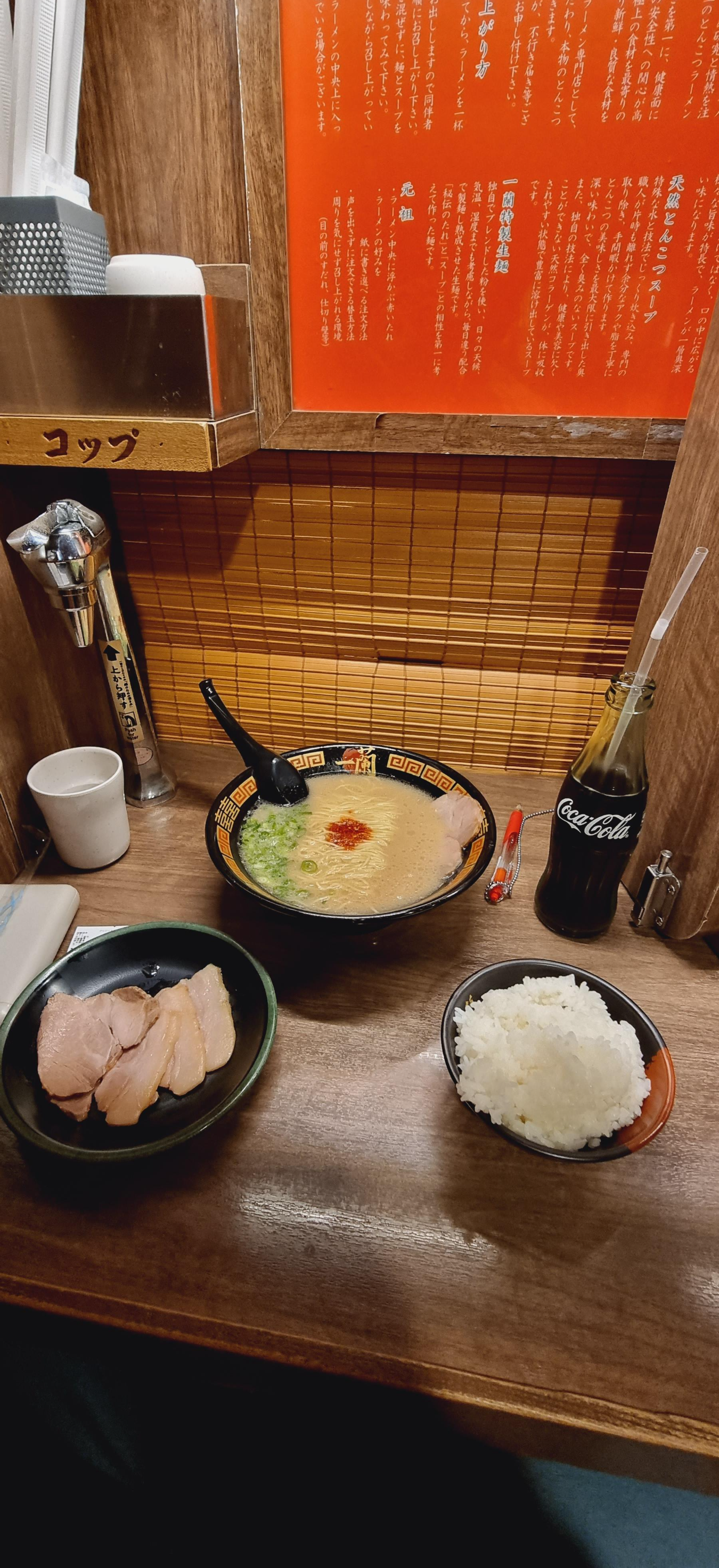 이치란라멘-테이블