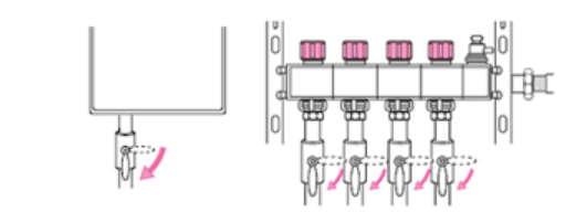 보일러 배관 밸브를 여는 사진