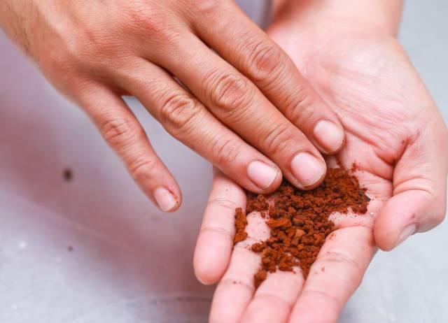 손에 밴 양파냄새 없애는법