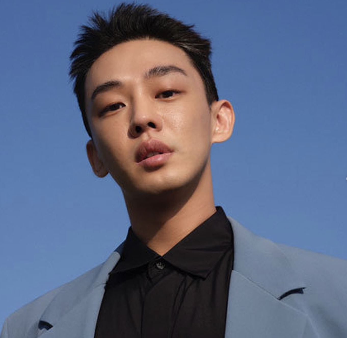 유아인 정면