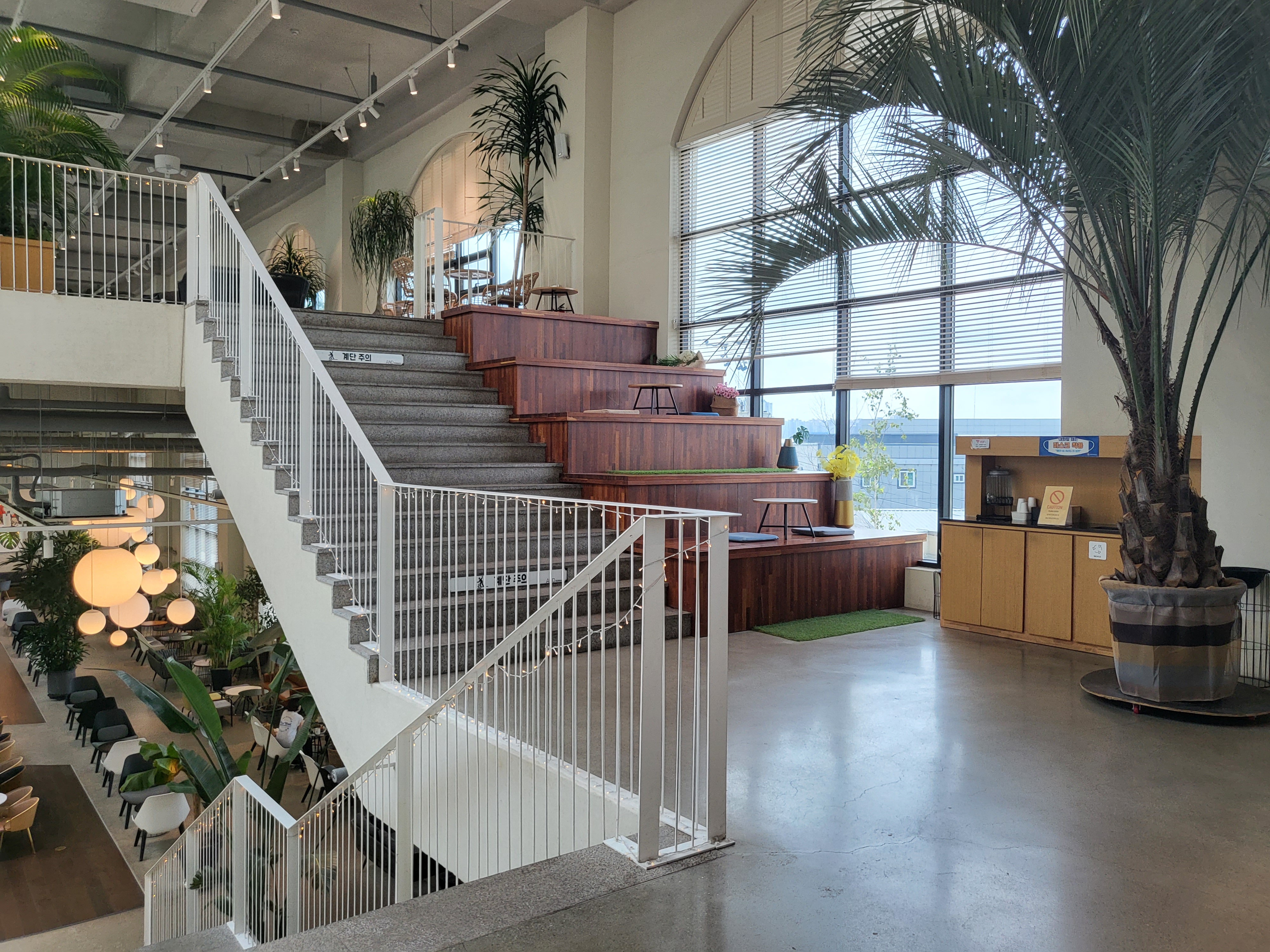 앤드테라스 - 계단 테이블