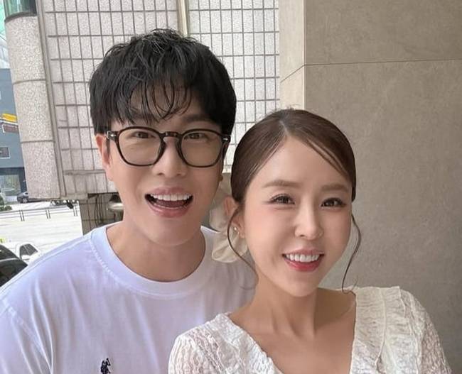 코요태 신지 결혼 발표…예비신랑 문원, 군대 괴롭힘·개명·부동산 폭로 논란 총정리