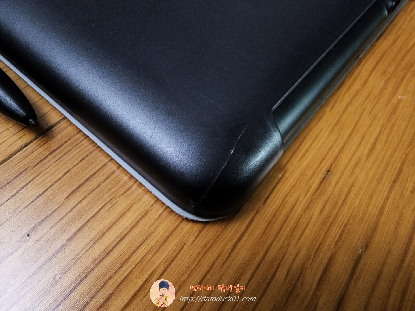 오닉스 북스 노바 3 케이스 깨짐