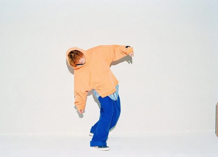 일본의 싱어송 라이터 Vaundy