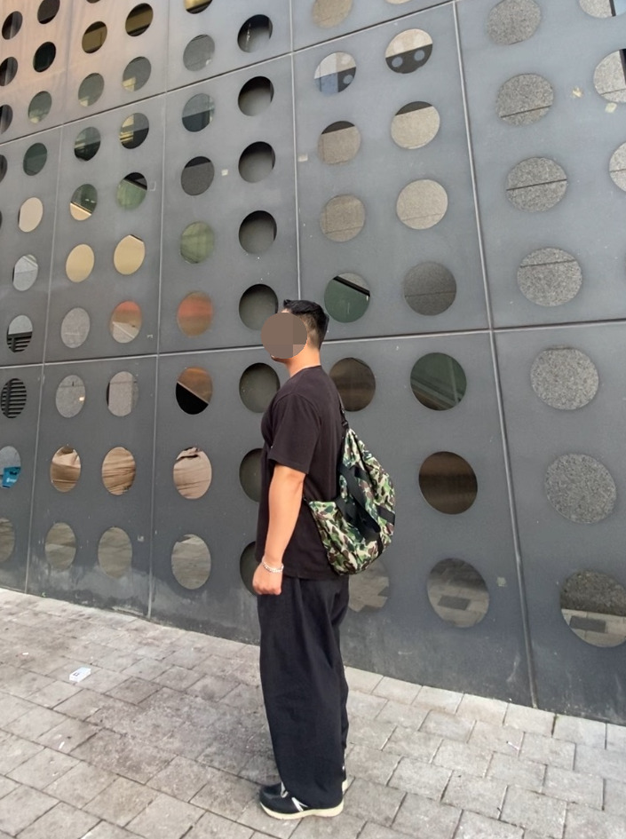 데일리룩('26. 5. 29.)어커버 오버사이즈 반팔 티셔츠, 나이키 오버핏 트레이닝 벌룬팬츠, 뉴발란스 480v5 스니커즈, 베이프 가방 카모 메신저백 크로스백, 서지컬스틸 팔찌