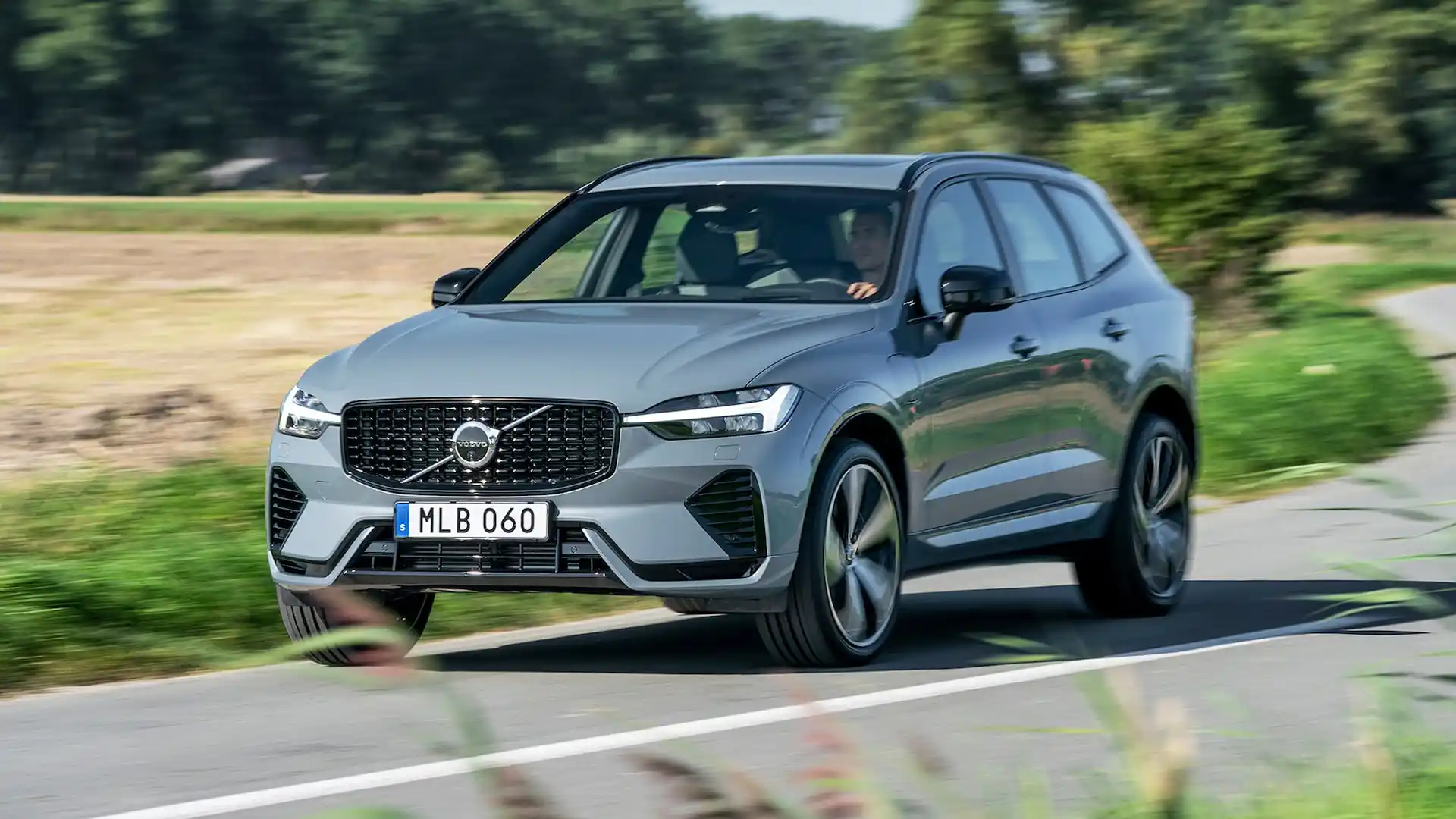 볼보 신형 XC60 리차지 PHEV 가격 실구매가 모의견적 제원 옵션 카탈로그 외관 디자인 내부 색상 디자인 인테리어 편의사양 안전사양 총정리