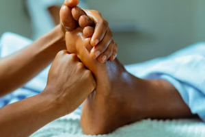 발뒤꿈치 통증, 발뒤꿈치가 아픈 이유, 원인 및 치료방법