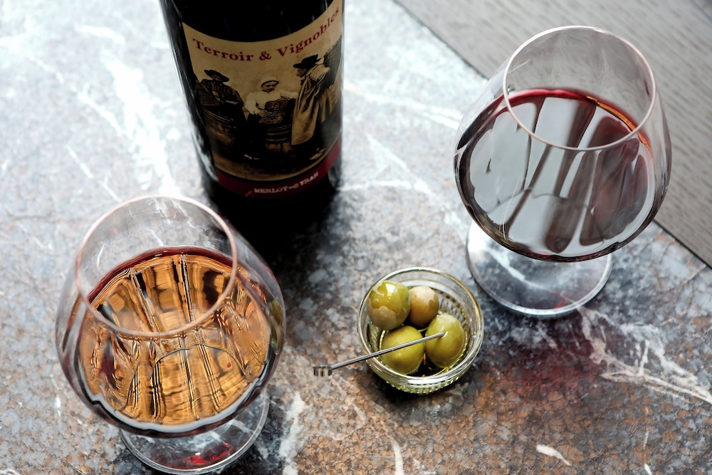 강릉 하운드 더 블루 호텔｜오션뷰&middot;넷플릭스&middot;카페까지&amp;#44; 할인 혜택으로 가성비 숙소 예약하기!