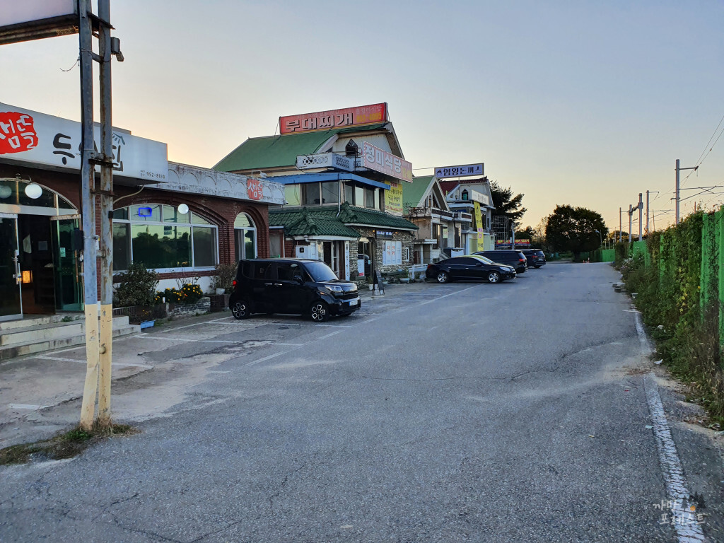 파주 샘뜰 두부집 주차장