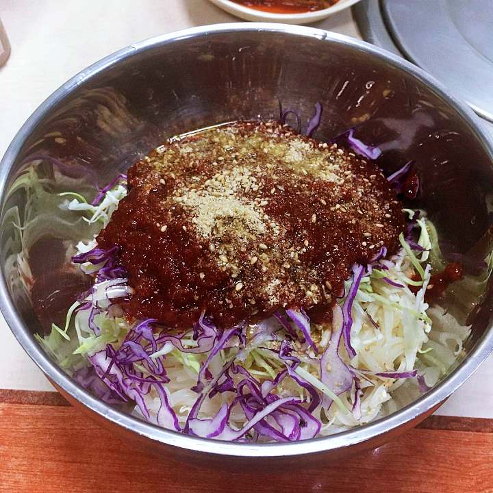 춘천 맛집 추천 생방송투데이 그리움을 달래는 온기 아낌없는 정성 한 그릇 잔치국수 비빔국수 칼국수 오늘방송 인생 분식