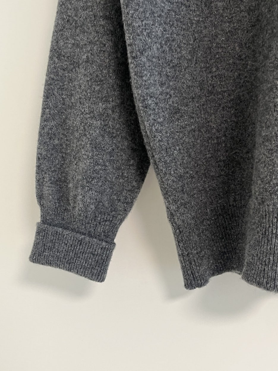 [William Lockie] 윌리엄로키 Rob V-Neck Sweater(Grey) 리뷰 및 사이즈 팁