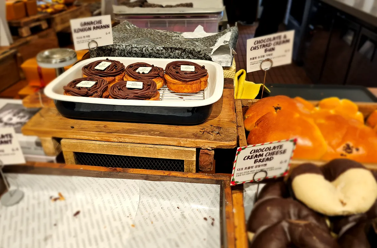 여의도-더현대서울-백화점-고디바베이커리-진열빵