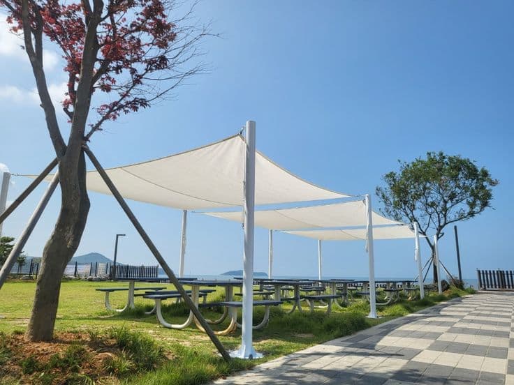 폭염 속 거리의 사람들, 그들은 어디서 쉰단 말인가