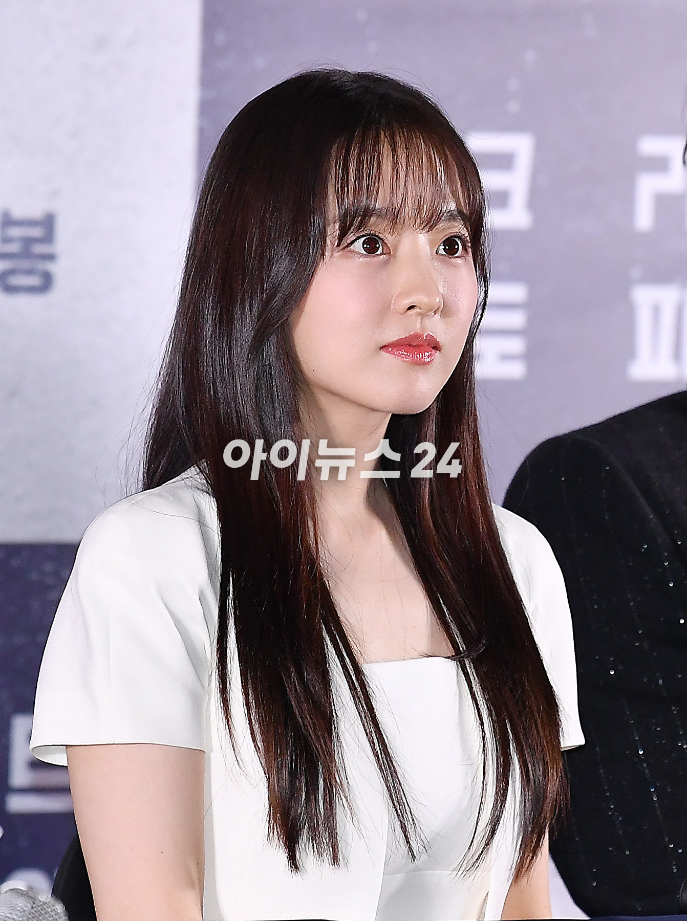 배우 박보영이 31일 오후 서울 송파구 롯데시네마 월드타워에서 열린 영화 '콘크리트 유토피아' 언론 시사회에서 포토타임을 갖고 있다. [사진=곽영래 기자]