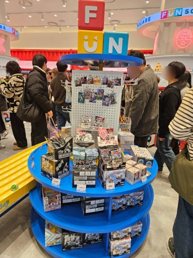 펀스퀘어 롯데월드몰점 캐릭터 굿즈 진열 모습