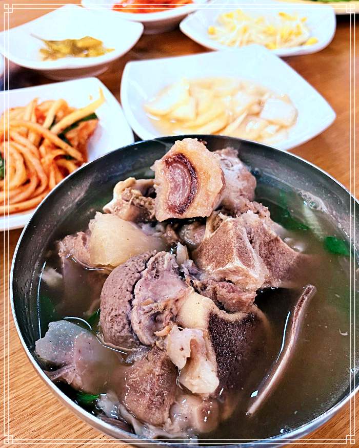 1913 광주 송정역 시장 맛집 송정리 향토 떡갈비 거리, 광주식 떡갈비, 뼈국