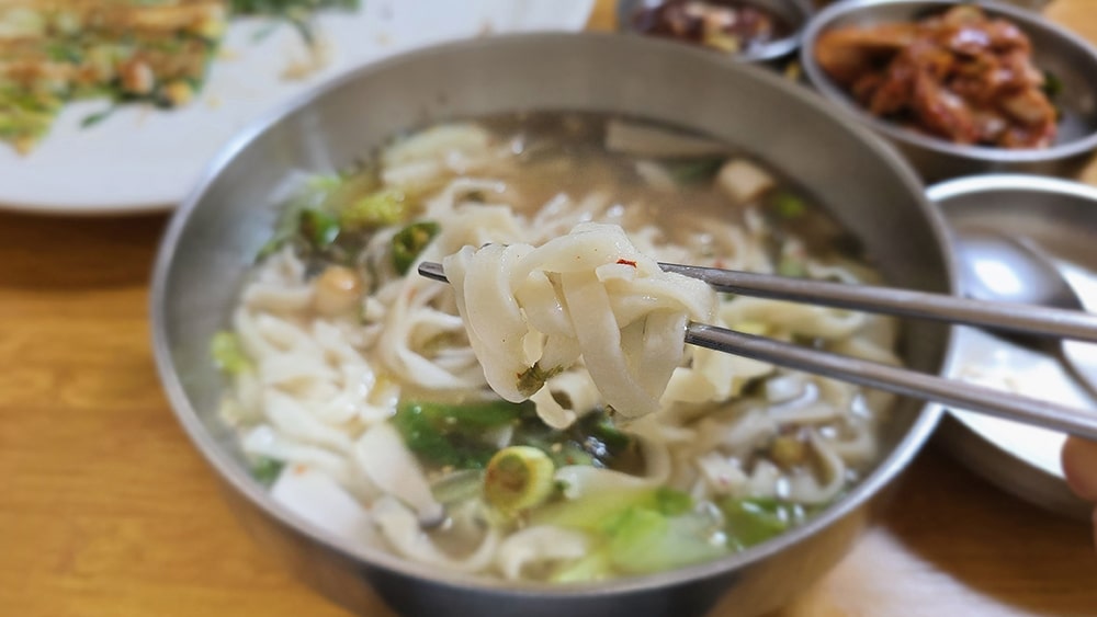 파동 산마루손칼국수-21