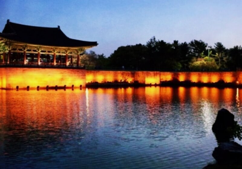 조명이-아름다운-호수