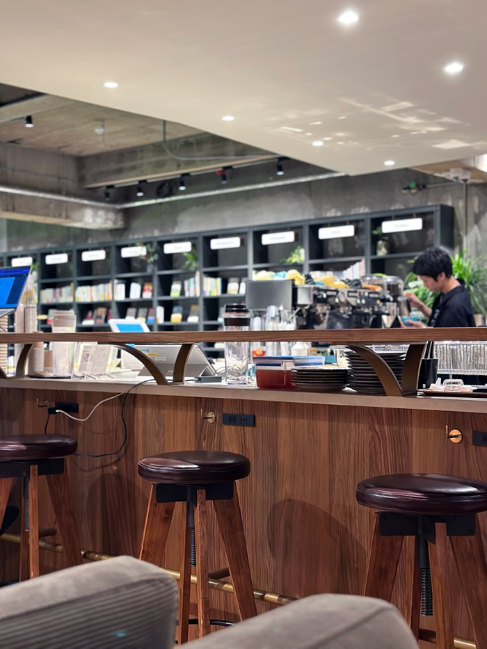 삿포로 카페 추천 poool(プール) -Espresso&Work- Sapporo, 와이파이와 충전기 사용이 가능한 일본 카페