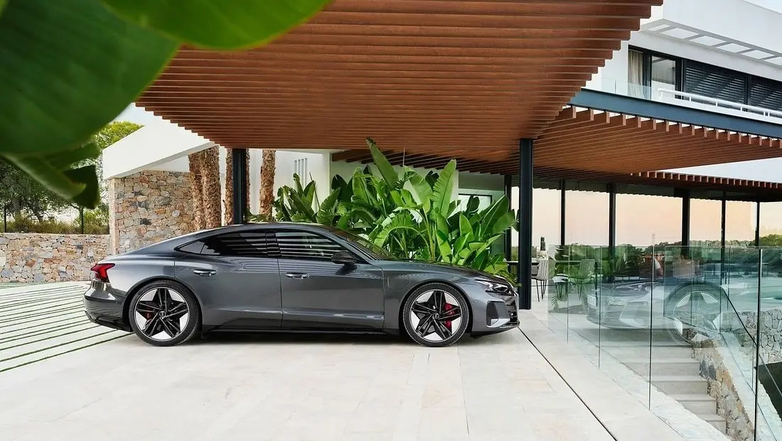 아우디 e-트론 GT 실구매가 모의견적 연비 제원 승차감 실내 디자인 인테리어 총정리