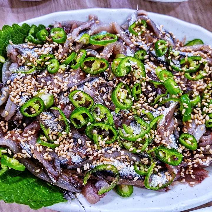 식객 허영만 백반기행 조성모 편 생 멸치회 정식 정성가득 계란말이 반찬 경주 맛집 소개