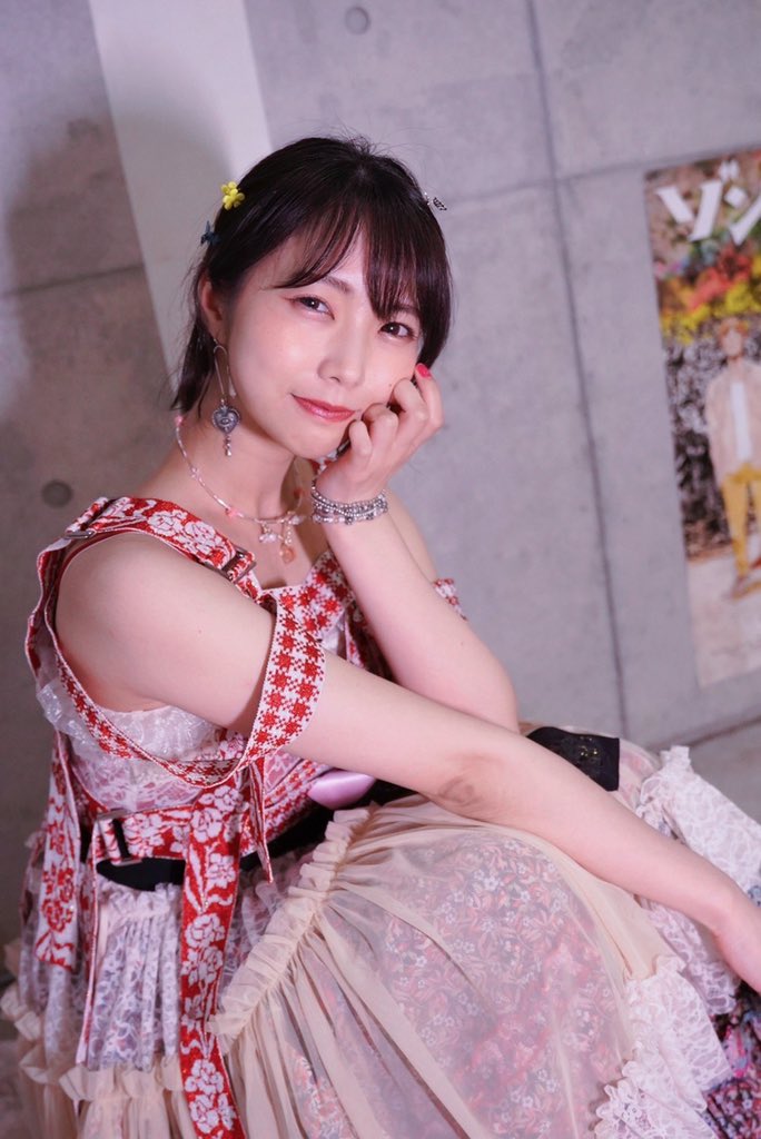 귀여운 옷을 입은 토다 마코토 (Makoto Toda) 사진