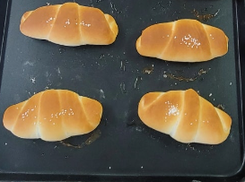 잘 구워진 소금빵