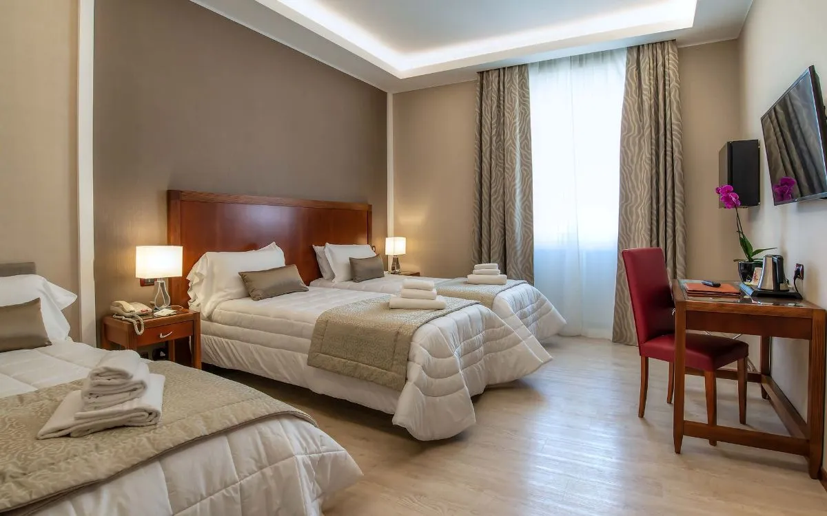 이탈리아-로마-테르미니역-숙소추천-제노바호텔-트리플룸-전경