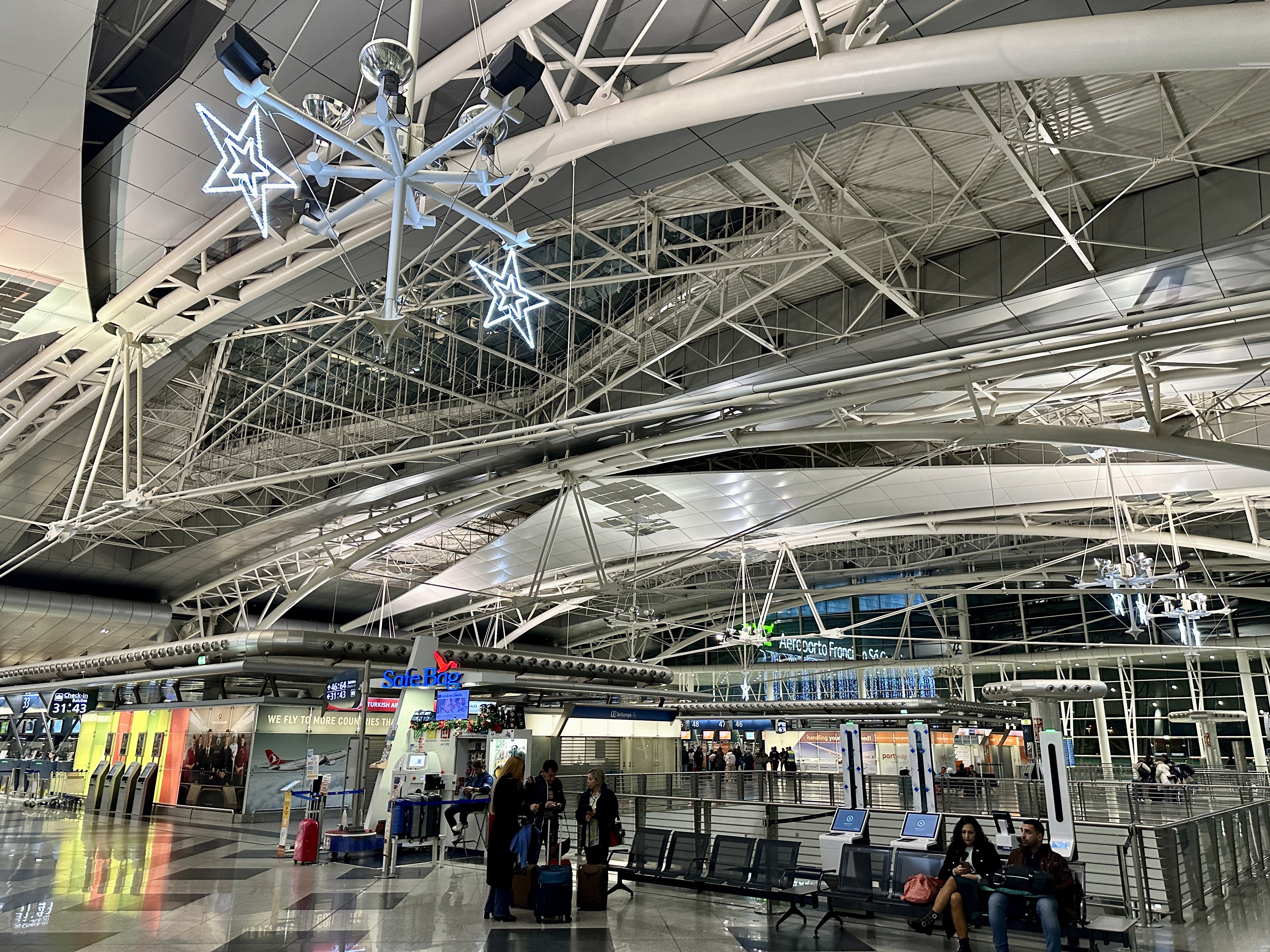 포르투 공항 내부
