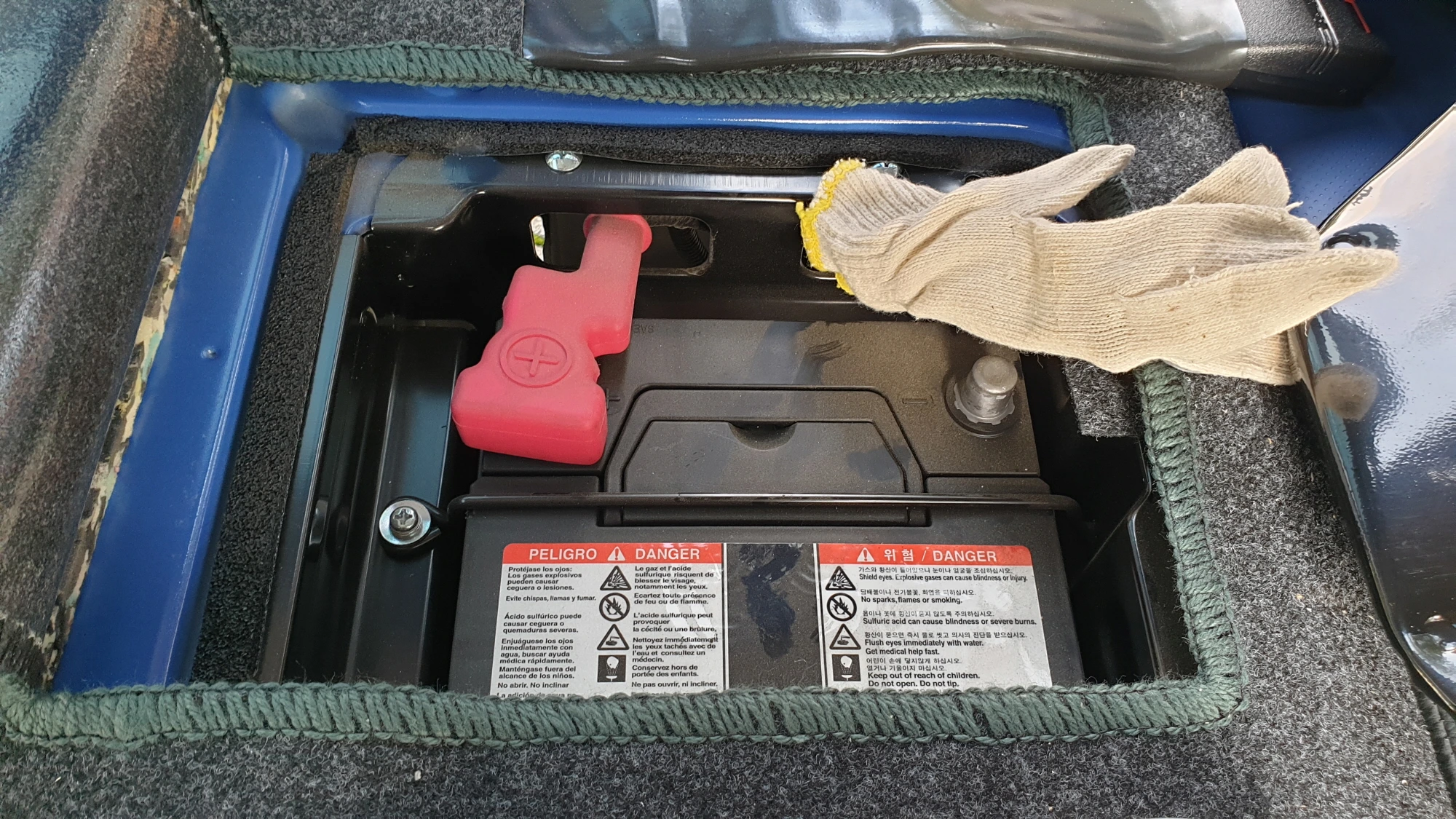 배터리 마이너스 단자 분리 모습