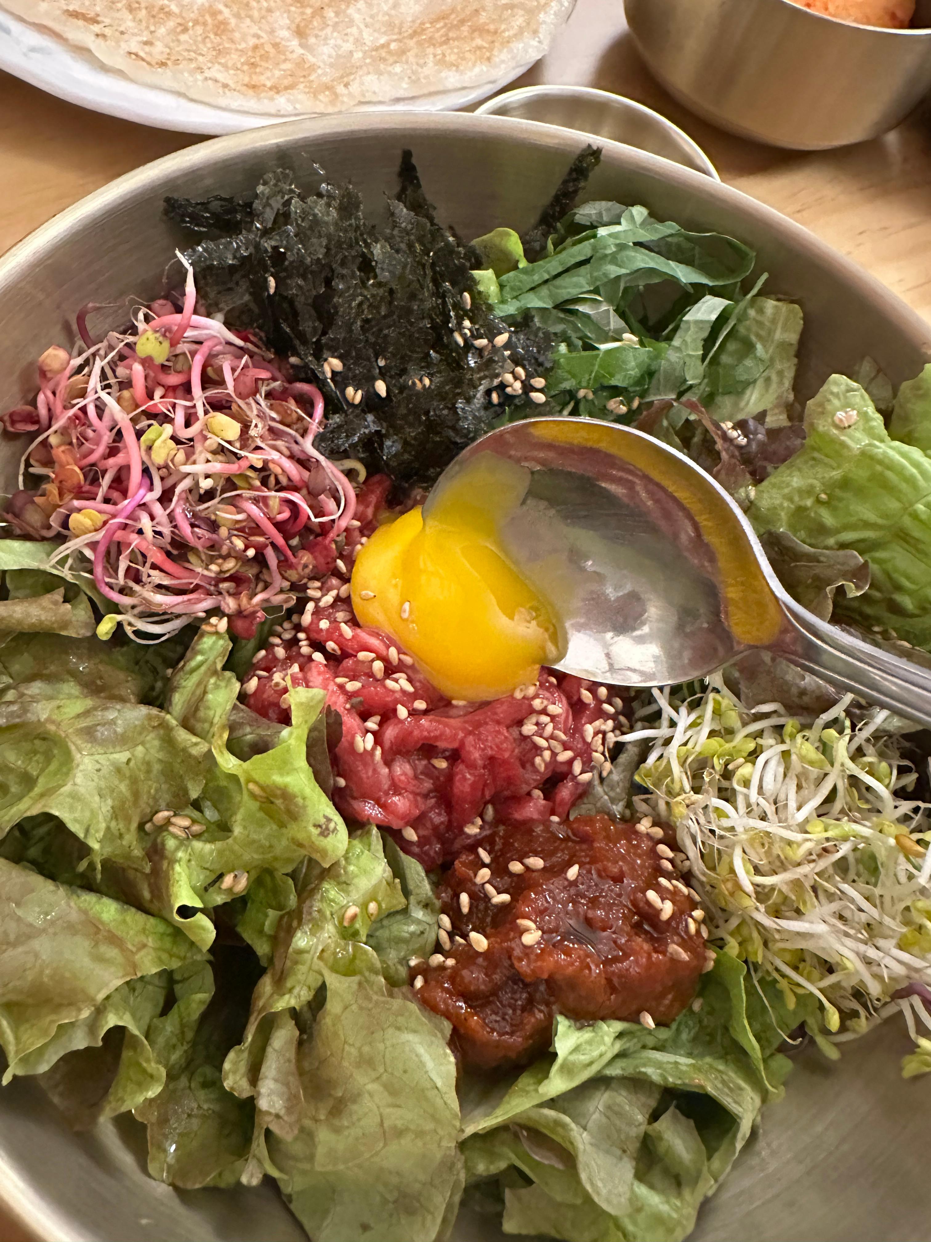 Korean Beef Yukhoe(raw beef) Bibimbap + Secret Spicy Gochujang = Absolutely Delicious (Seoul Yongsan Samgakji Hanwoo Malbang Gukbap, Korean Beef Yukhoe Bibimbap, Grilled Rice Cake, Korean Beef Cold Raw Soup, Yuk sashimi, Yukhoe, Super Fast Table Turnover, Spacious, Modern, Sophisticated, Clean and Pleasant Interior, Yongsan Korean Restaurant)