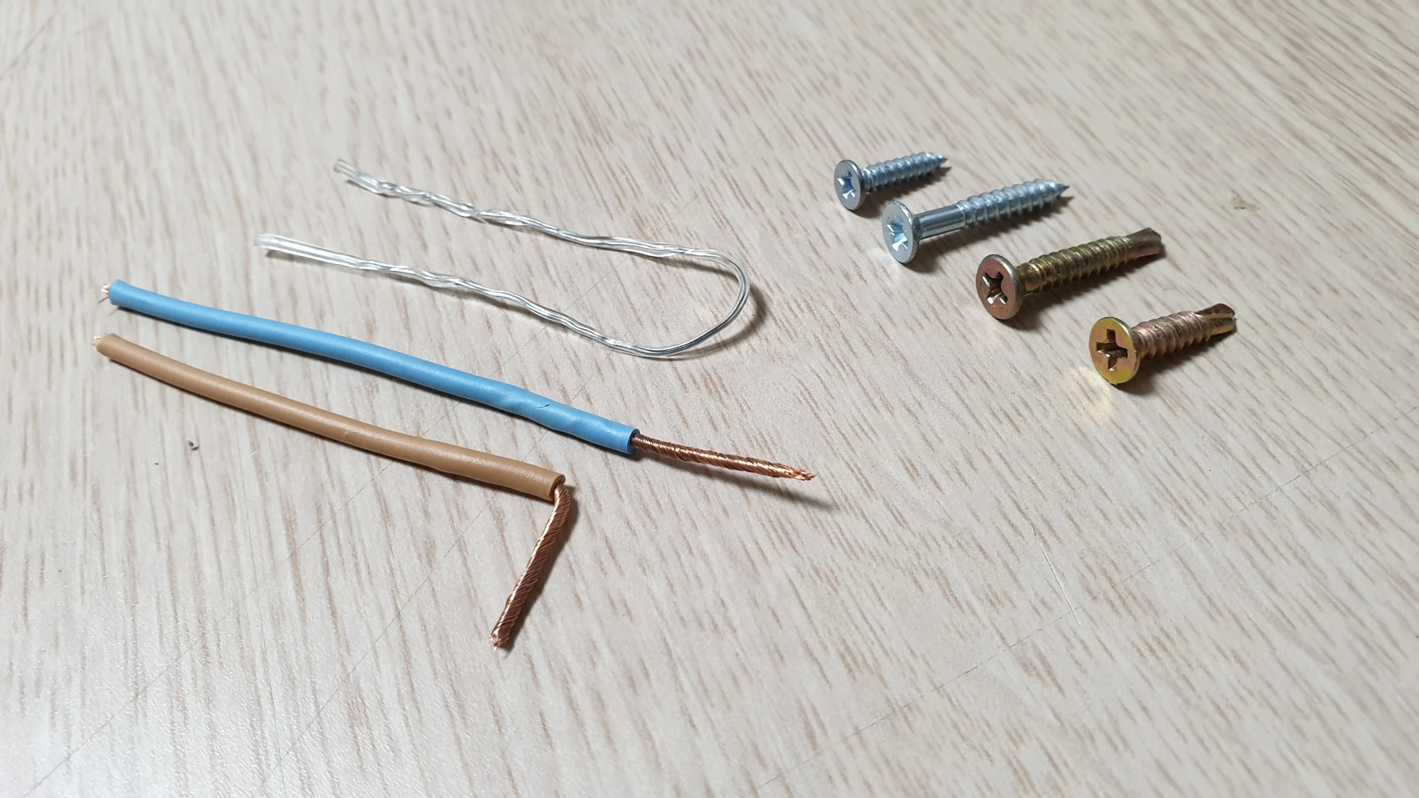 전선과 철사&amp;#44; 나사못