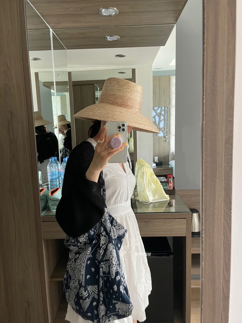 EMIS 이미스 페이즐리 에코백 - 원피스 코디 착용