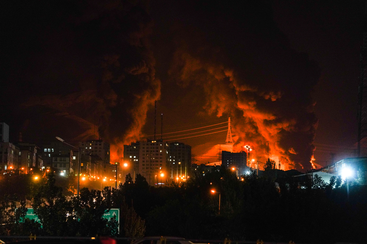이번 무력 충돌은 중동 전역의 긴장감과 맞물려 원유 시장, 금 가격, 증시에도 여파