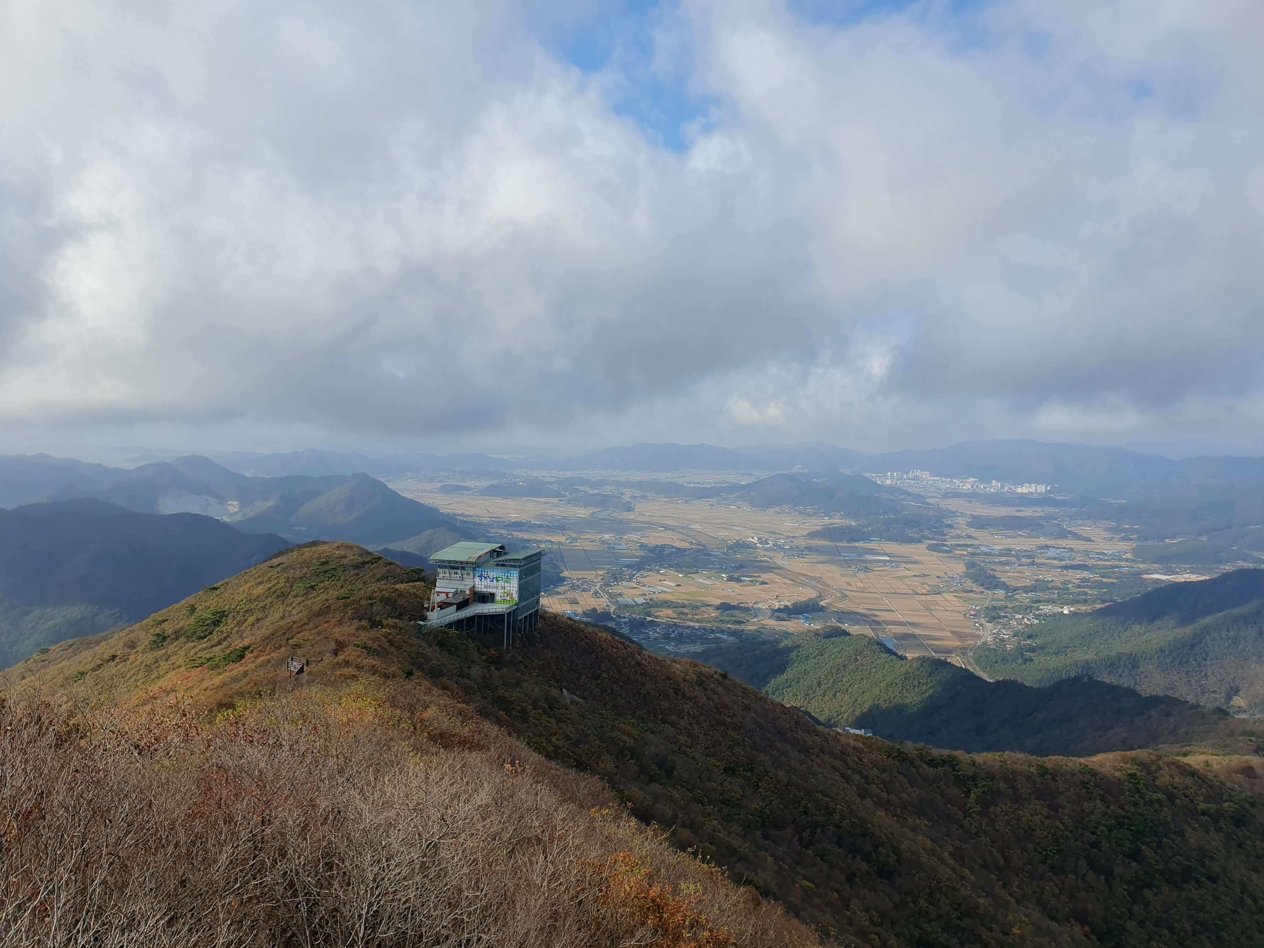 풍경을 즐기며 올라가는 두륜산 전망대 산책로