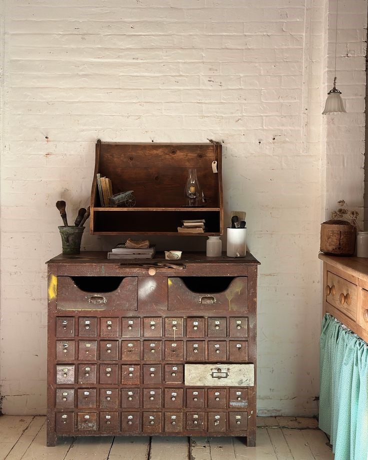 유럽 재활용 가구 관련 사진