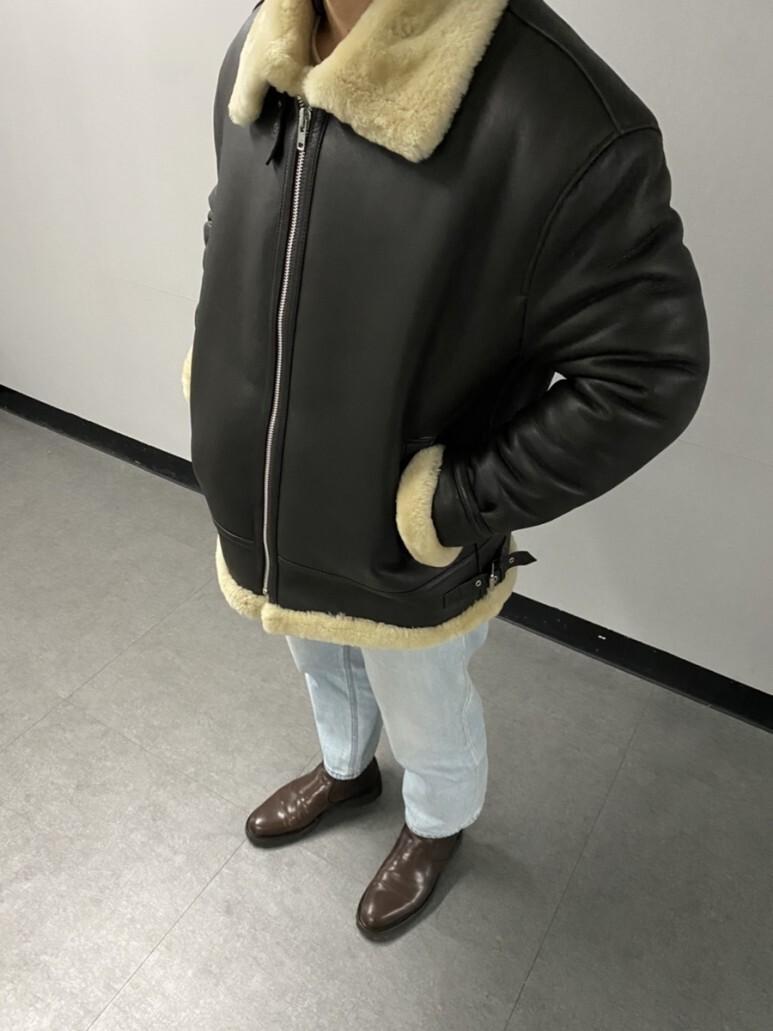 데일리 룩(오뭘입)스페로네 리얼 무스탕 브라운 무신사스탠다드 슬리브 티셔츠 86로드 연청 청바지 스테파노로시 첼시부츠 브라운 OOTD