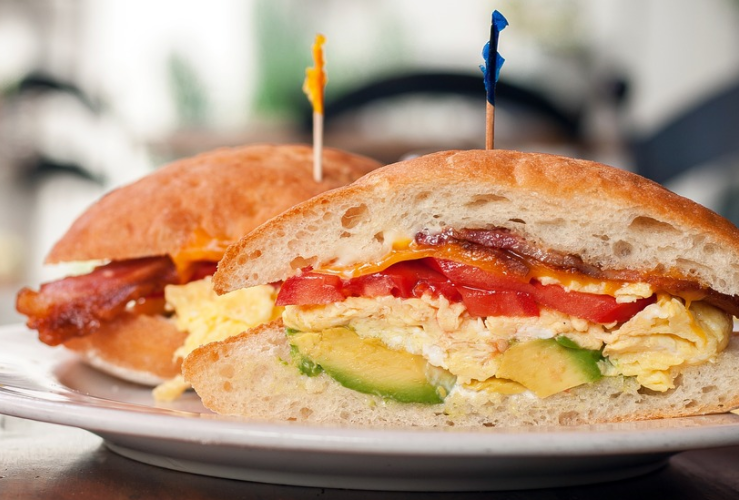 아보카도 샌드위치