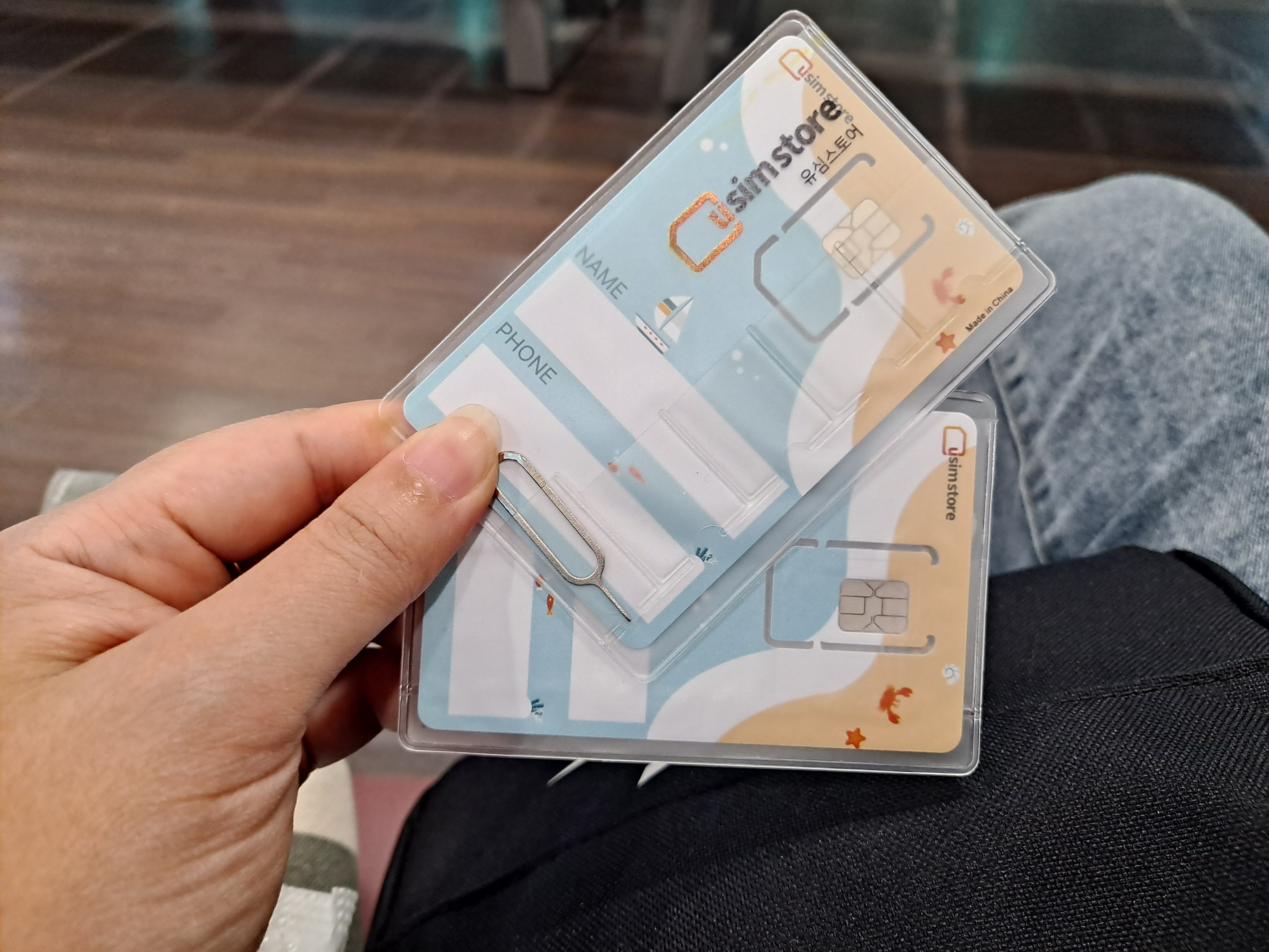 케이스에-들어있는-유심-2개