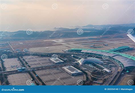 항공뷰로 본 인천공항과 주차장