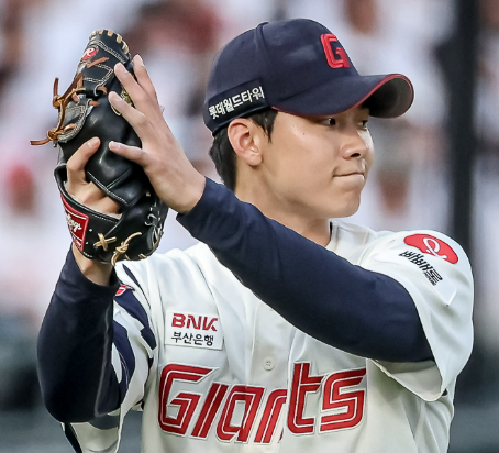 롯데 자이언츠 홍민기 투수, 이 청년의 진짜 매력은?