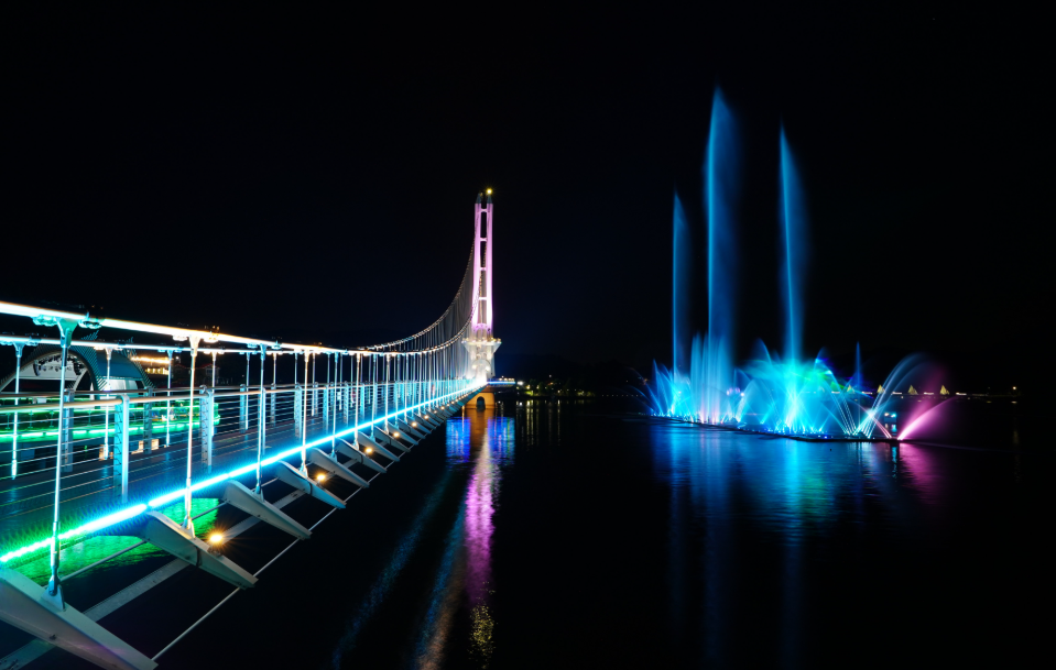 예당호 출렁다리 음악분수