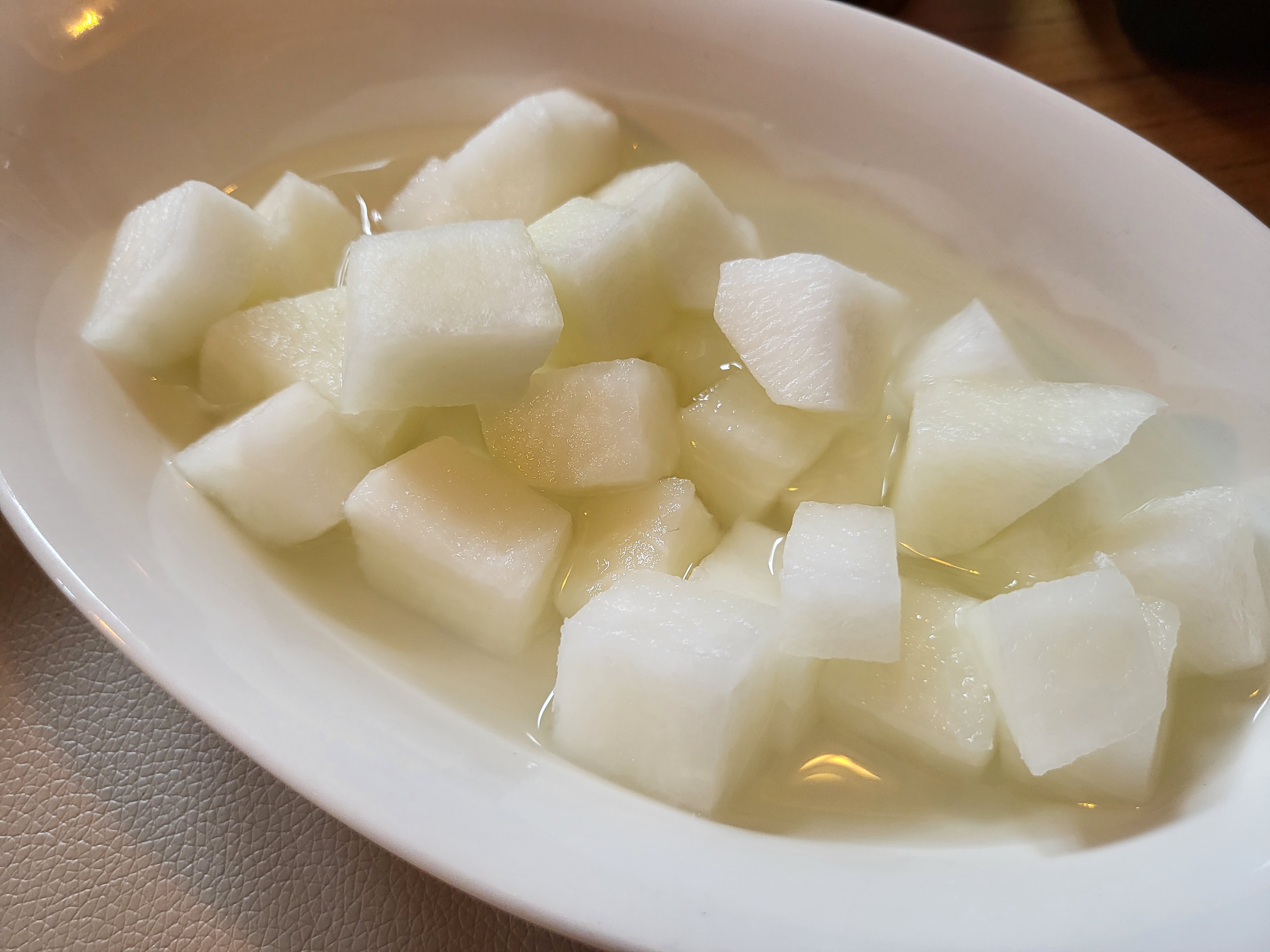 청주 과일주는 치킨집 - 치킨무