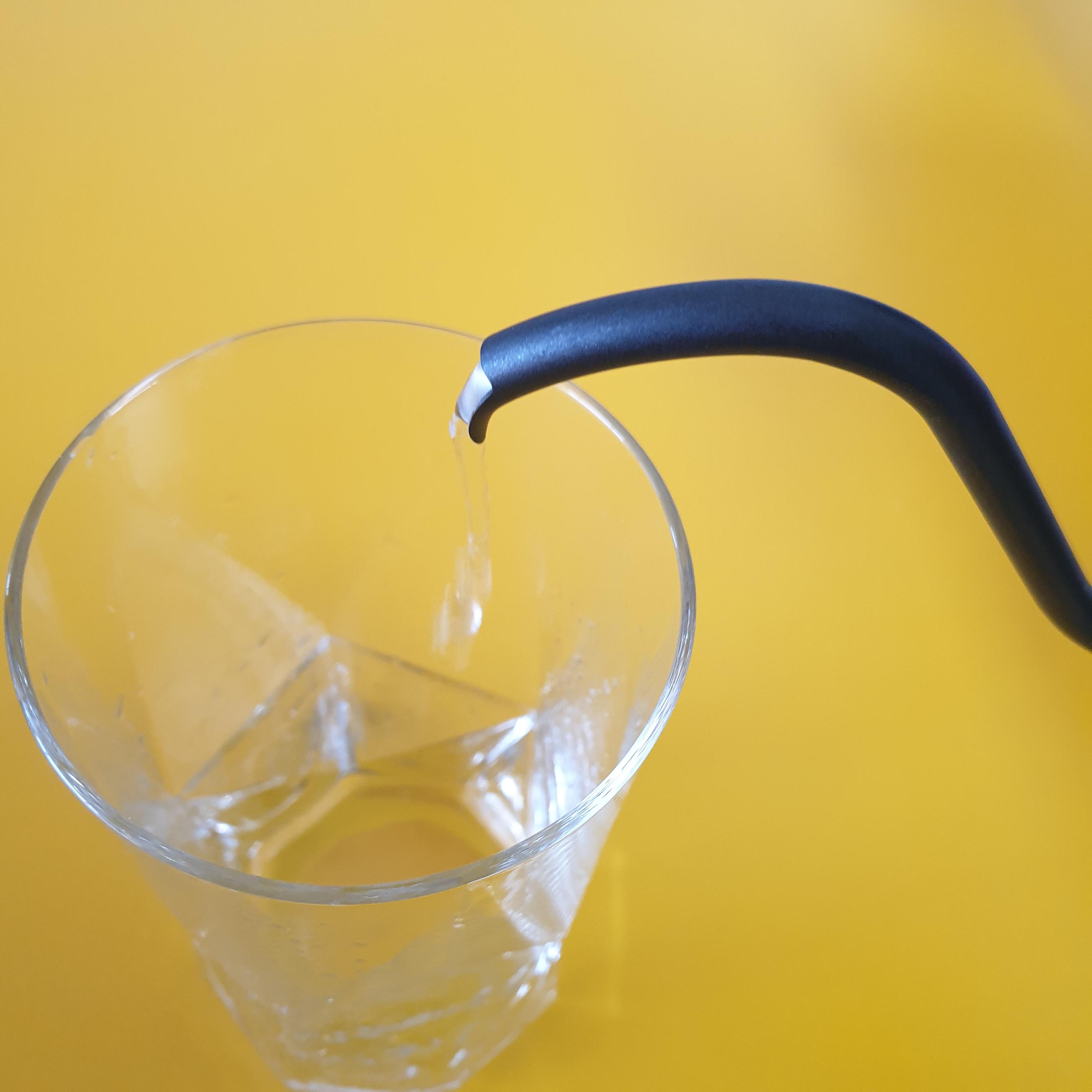 핸드 드립 시 물줄기의 유량과 유속이 만드는 맛의 차이